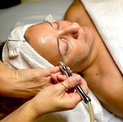 Artisan' Salon And Day Spa