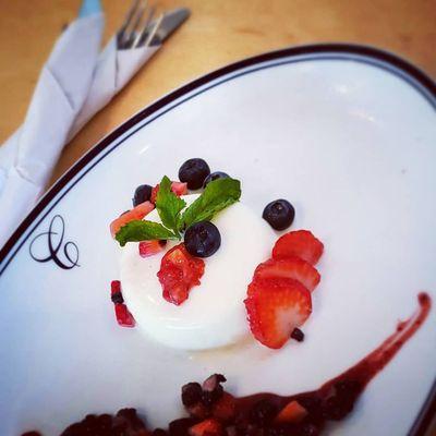Pannacota with berries