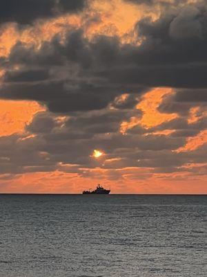 5月18日2025年 日の出6時32分