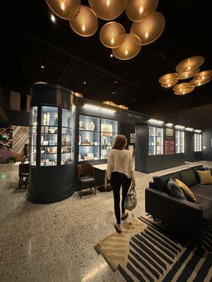 Art gallery/shop
