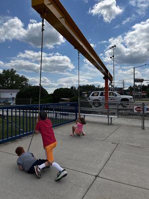 3 kids lifted a car! Science at its best