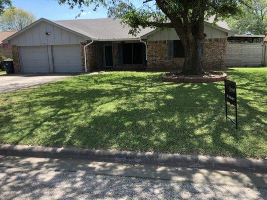 Great location, big pool, close to all schools. Ready to move into.