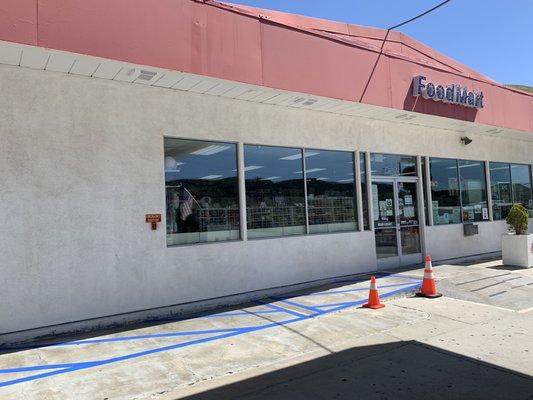Out of date building for a 76 gas station seen better in Compton.
