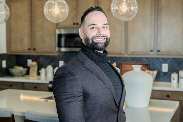 Geovanny Alvizures - Real Broker