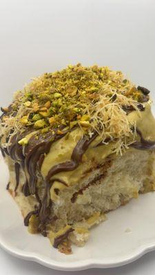 Dubai chocolate cinnamon roll
Kadayif, pistacho, chocolate.