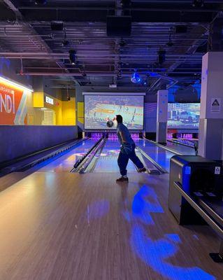 Round 1 Bowling & Amusement