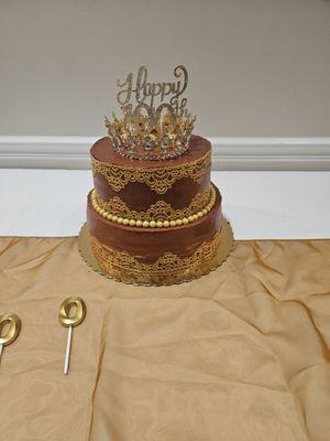 Crowned Cakes