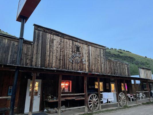 The Outdoor Inn facade.