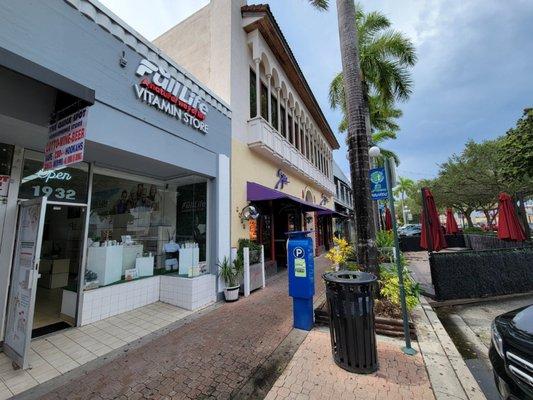 Full Life Supplements store in Hollywood Florida - Exterior
