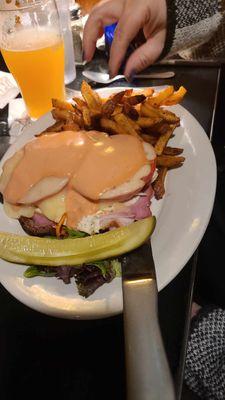 knickerbocker sandwich with fries