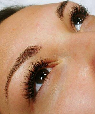 Lash extensions by Momo