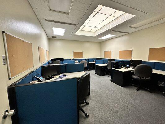 Spacious cubicles to get work done.