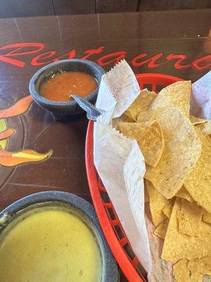 Complementary chips and salsa