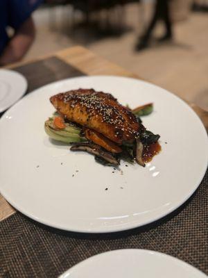 Salmon with baby bokchoy and baby carrots