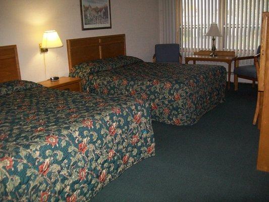 GrandViewMotel BeaverDam WI bed