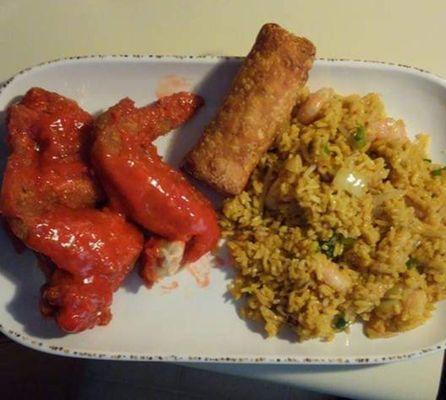 Delicious wings with mumbo sauce, egg roll, and shrimp fried rice with gravy.
