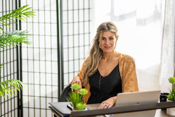 Dr. Bathurst is a certified Integrative Medicine Specialist for Mental Health and works to holistically heal mood disorders, ADHD and PTSD