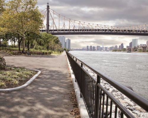 Queensbridge Park Shoreline