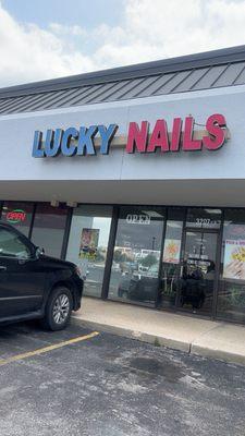 Lucky Nails