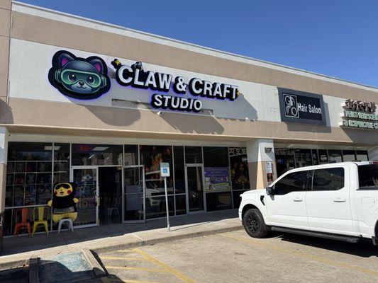 Claw and Craft Studio