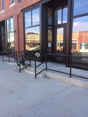 Tiny espresso stand inside a larger space. Haz two tables.