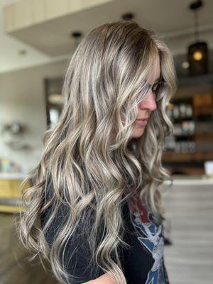 I love these natural blonde highlights!