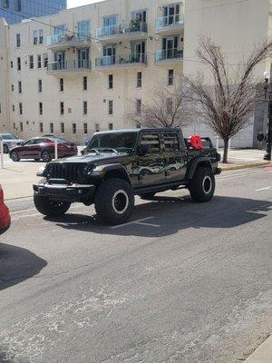 KMC beadlocks wrapped in 37s courtesy of Salt Gears .