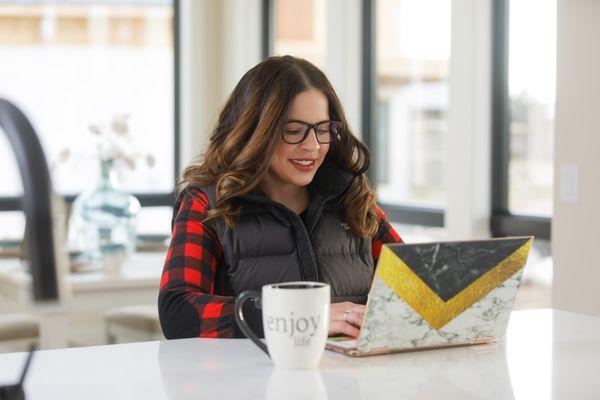 Deserae Wanner - Realty ONE Group - Encore