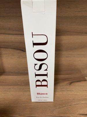 A very floral and less sweet fragrance This is our fragrance Blanco, very fresh.