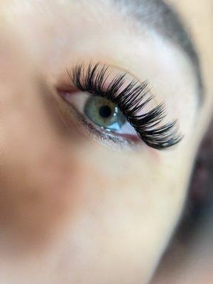 Wet look lashes