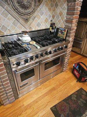 We service all high-end/built-in appliances like Viking, Subzero, and Thermador.