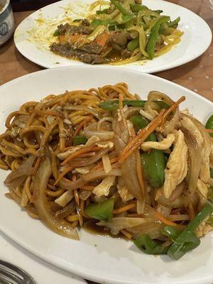 Veggie lo mein with spicy chicken