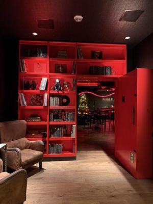 Redd's Piano Bar and Lounge