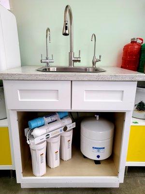Under the sink Alkaline filters and the water tank