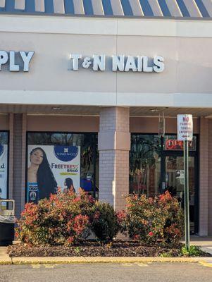 T & N Nails