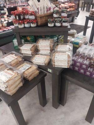 Deli gluten free fancy crackers and interesting jams