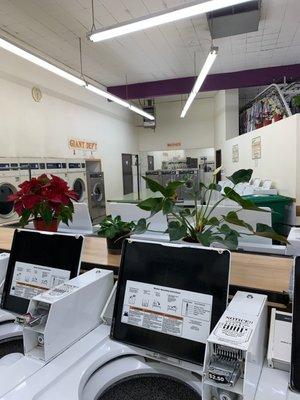 43 & K Cleaners & Laudromat