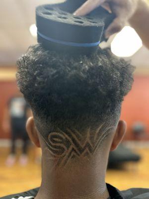 Freestyle design cut with the curl sponge