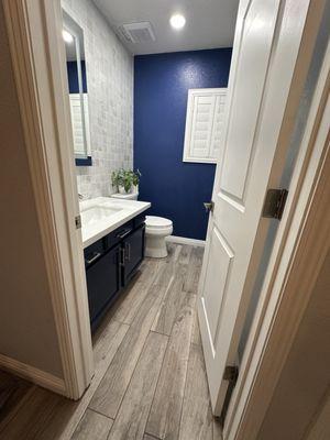 Queríamos combinar el color de mi pared (el color original que elegimos) con los gabinetes.