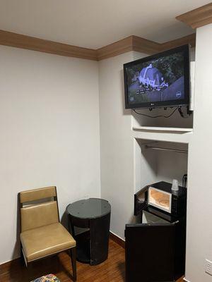 Flatscreen TV, Microwave and refrigerator