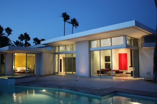 Fleetwood Multi-slide pocketing door system. Modern Home in Palm Springs