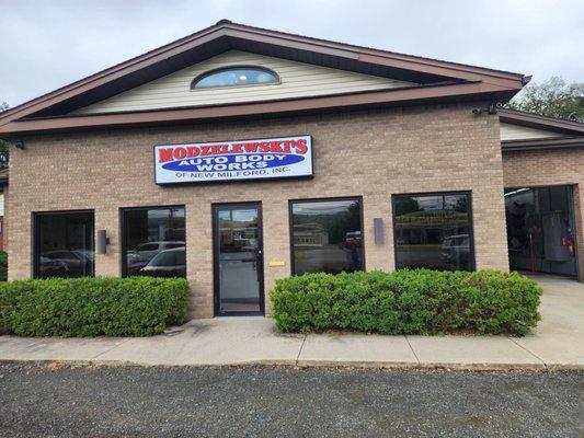 Modzelewskis Auto Body Works of New Milford