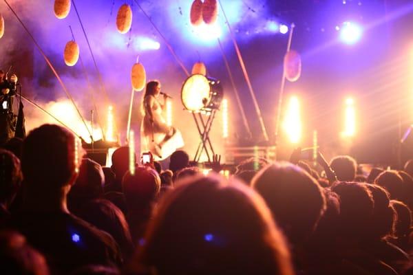 Purity Ring, 2013. JUST LOOK AT THAT STAGE.