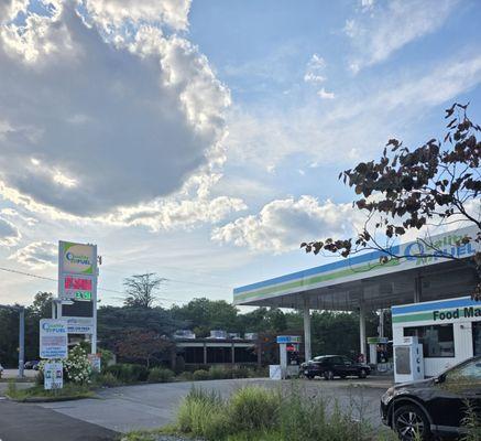 Pretty easy in/out at stop light