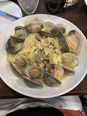 Linguine with white clams