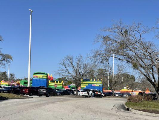 Carnival at The Avenues
