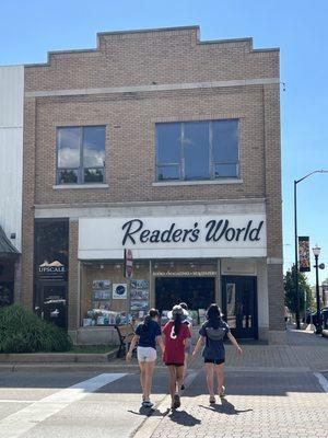 Readers World Bookstore