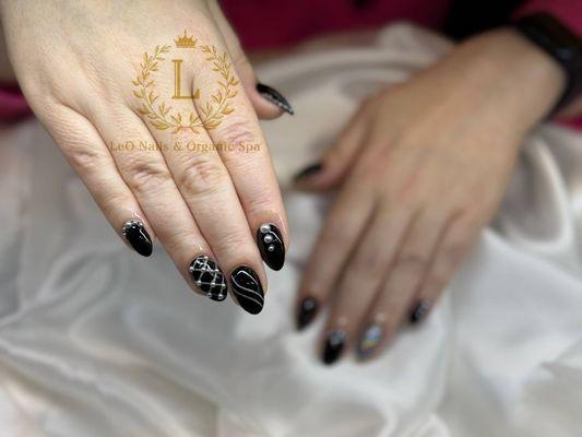 Your hands deserve a masterpiece!
From delicate florals to bold abstract designs, we create nail art that matches your style.
Let yo