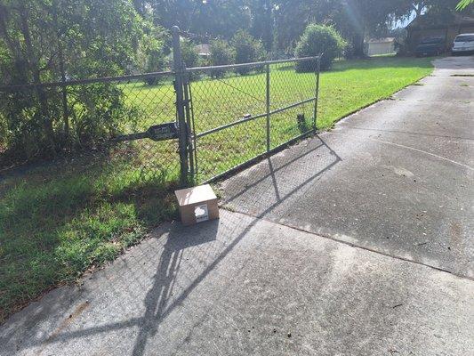 box chucked at my open gate so they wouldn't have to get out of the van. Sub in action!!! My regular carrier would NEVER!!!