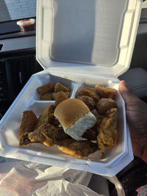 Mo’s Chicken and Groceries 2-Go